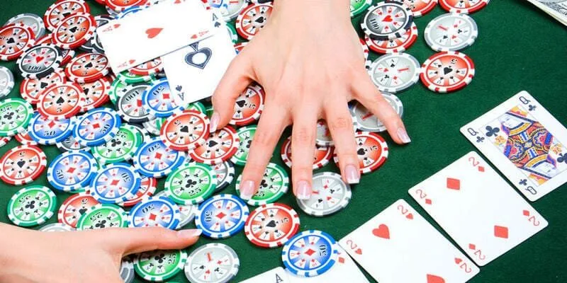 Nhiều thuật ngữ Poker trong bàn chơi khác nhau